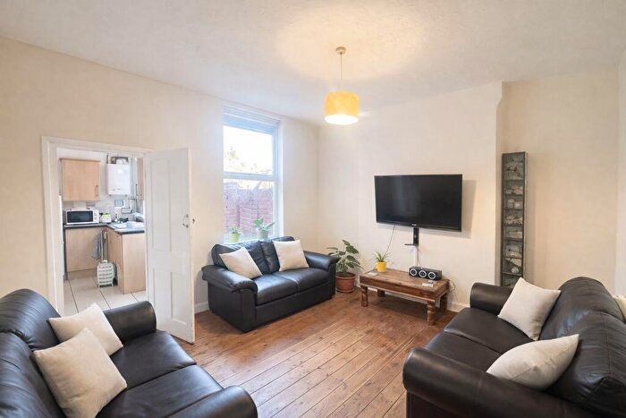 5 Bedroom Detached House To Rent In Midland Avenue, Nottingham, NG7