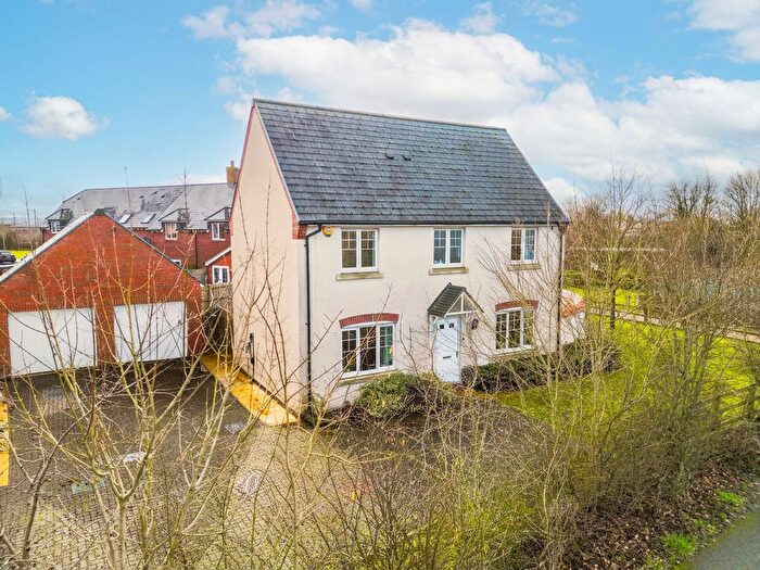 4 Bedroom Detached House For Sale In Hotspur Close, Haddenham, HP17