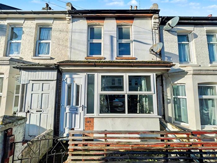 3 Bedroom Terraced House For Sale In Milton Road, Gillingham, Kent, ME7