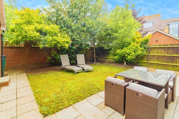 6 Bedroom Detached House For Sale In Kingswear Drive, Milton Keynes, MK10