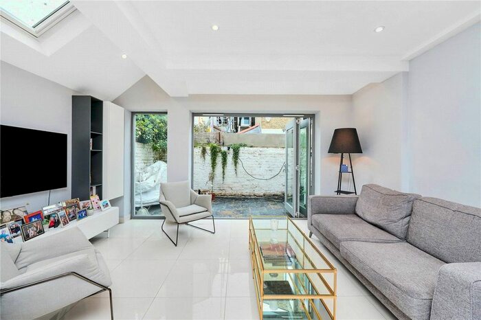 2 Bedroom Flat To Rent In Hartismere Road, Fulham, SW6