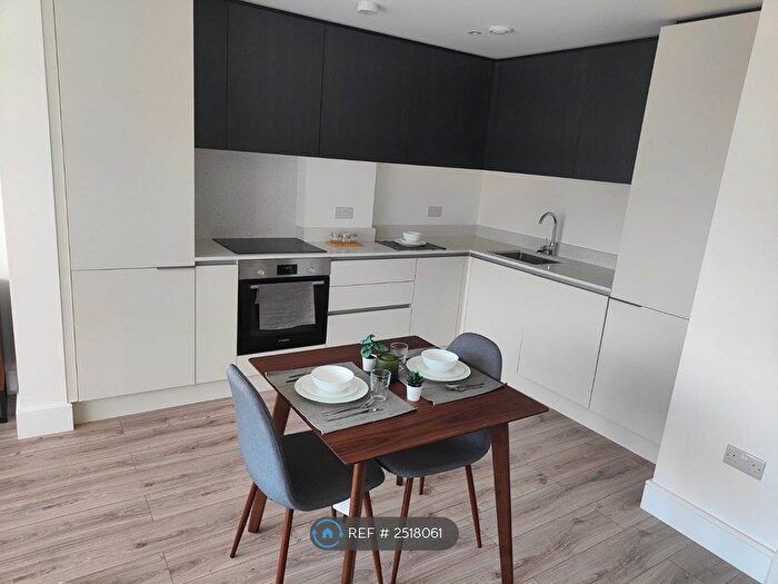 2 Bedroom Flat To Rent In Sapphire Court, Ilford, IG1