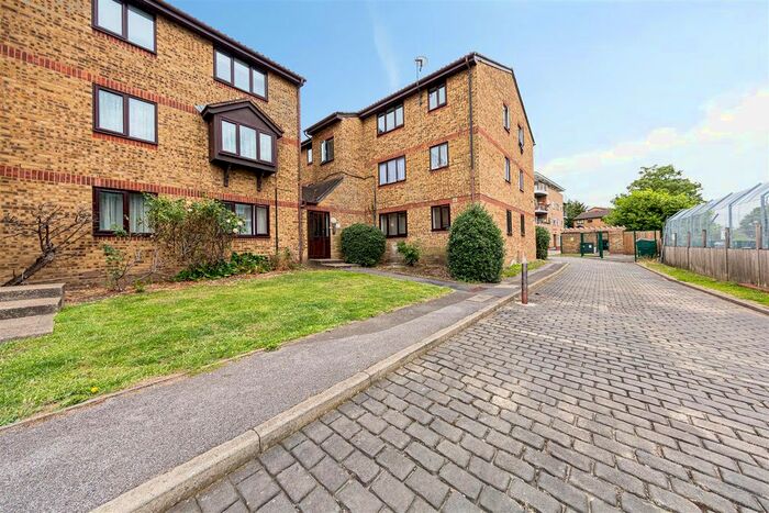 1 Bedroom Flat To Rent In Stocksfield Road, London, E17