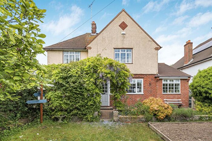 3 Bedroom Detached House For Sale In Henley Road, Caversham, Reading, RG4