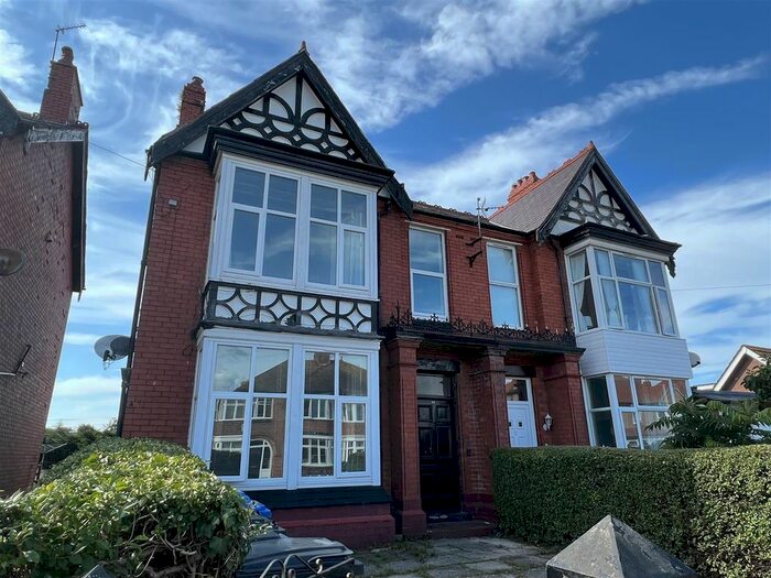 2 Bedroom Flat To Rent In Highfield Park, Rhyl, LL18