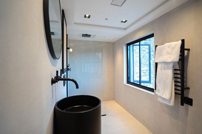 2 Bedroom Flat To Rent In Cadogan Square, London, SW1X