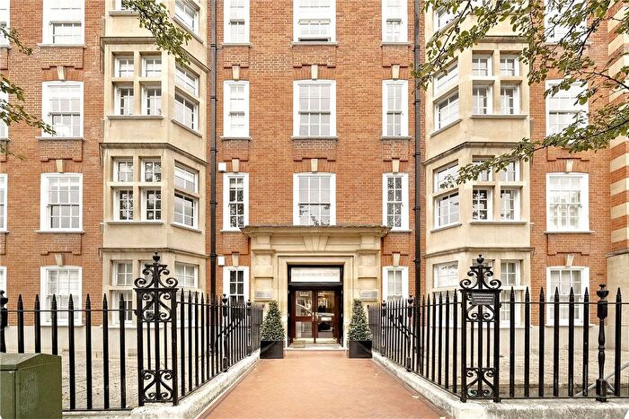 3 Bedroom Flat To Rent In The Little Boltons, Chelsea, London, SW5