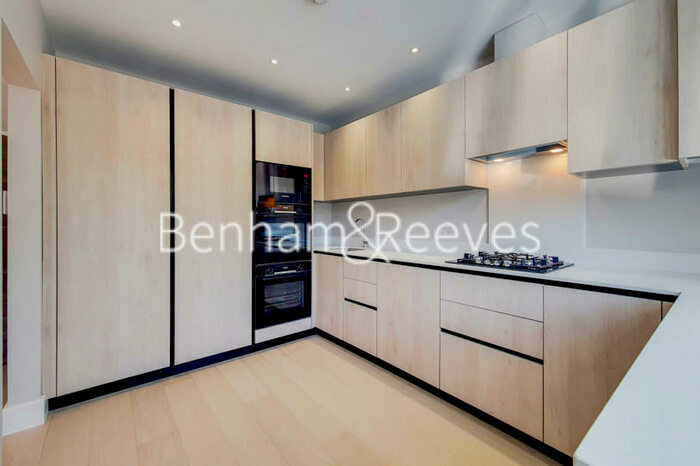 3 Bedroom Apartment To Rent In The Drive, Golders Green, NW11