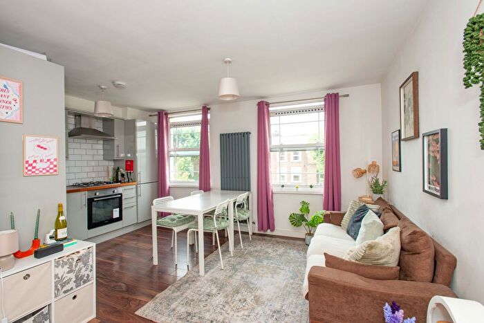 3 Bedroom Flat To Rent In Amersham Road, London, SE14