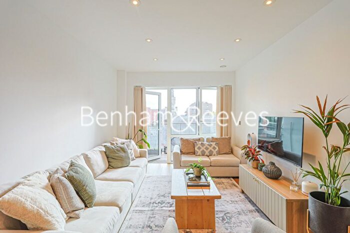 2 Bedroom Flat To Rent In Longfield Avenue, Ealing, W5