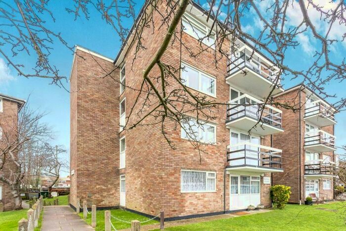 2 Bedroom Flat To Rent In Chidham Close, Havant, Hampshire, PO9