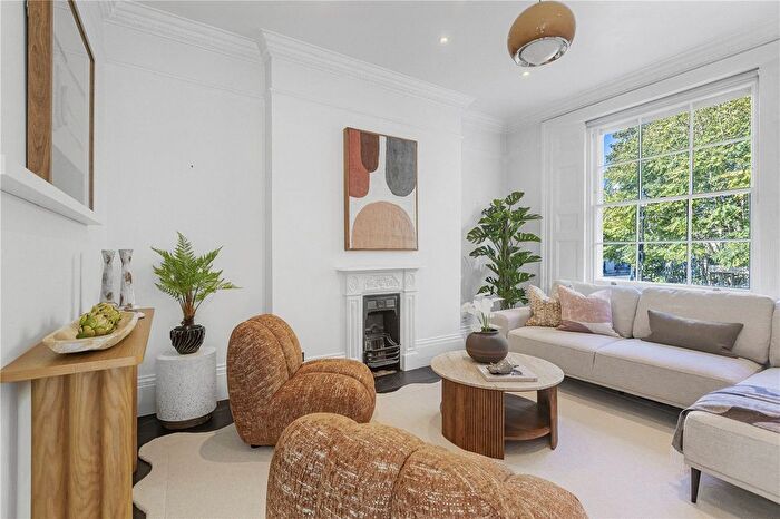 3 Bedroom Maisonette For Sale In Claremont Square, London, N1