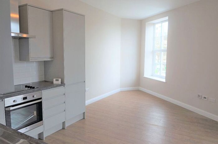 1 Bedroom Flat To Rent In Manor Drive North, New Malden, KT3