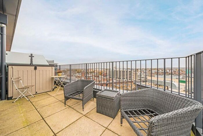 2 Bedroom Flat For Sale In Heritage Walk, Kingston Upon Thames, KT1