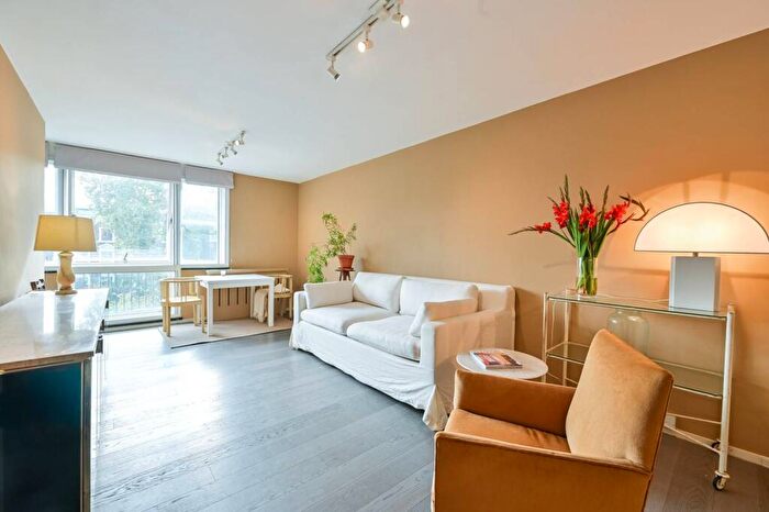 1 Bedroom Flat To Rent In Carrick Court, Kennington Park Road, Kennington, London, SE11