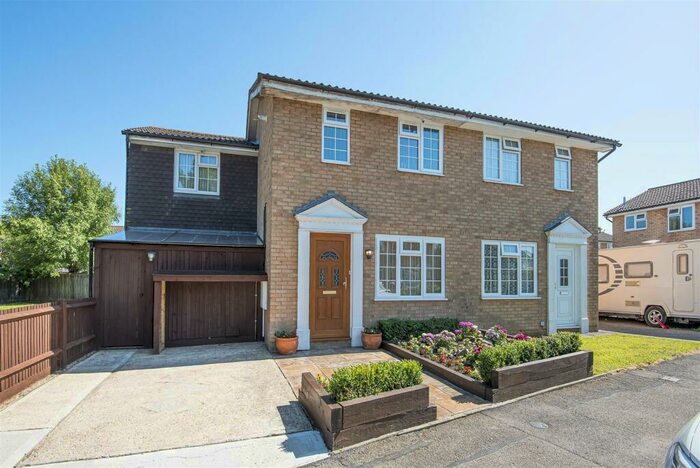 3 Bedroom Semi-Detached House To Rent In Quinnell Drive, Hailsham, BN27