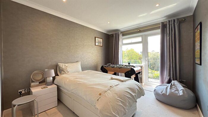 3 Bedroom Apartment For Sale In Grosvenor Road, Westbourne, BH4