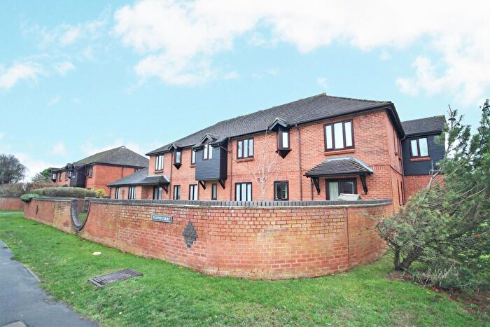 2 Bedroom Flat To Rent In Walk Of Train Station - Stoke Mandeville, HP22