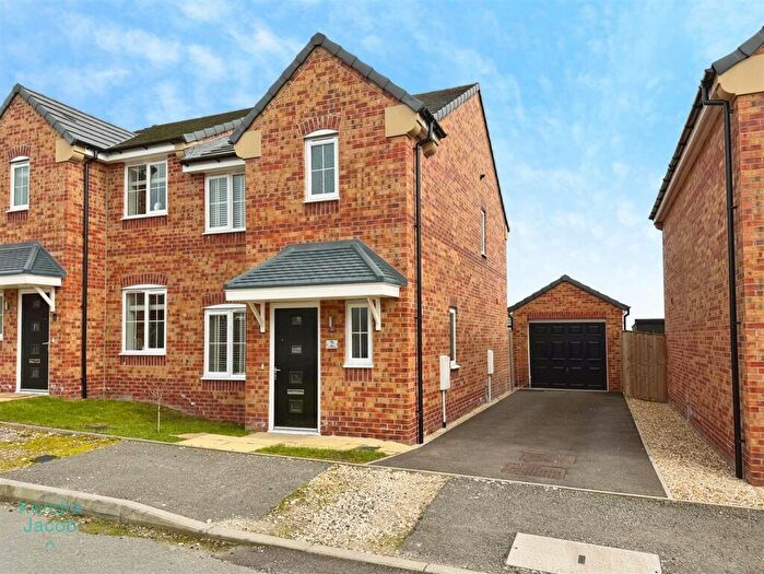 3 Bedroom Semi-Detached House For Sale In Savanna Way, Worksop, S81