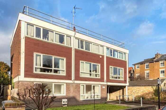 2 Bedroom Flat To Rent In Grosvenor Road, London, W4