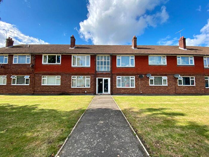 2 Bedroom Flat To Rent In Meadow Court, Anchor Meadow, Farnborough, GU14