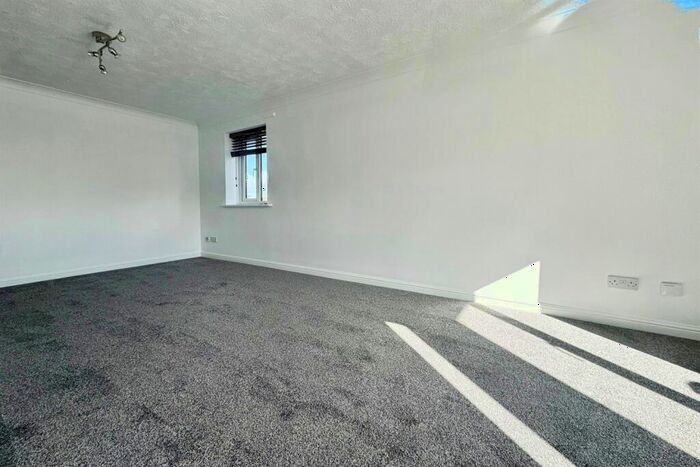 2 Bedroom Flat To Rent In Josling Close, RM17