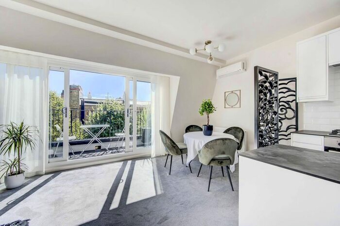 2 Bedroom Flat To Rent In Nevern Square, Earls Court, London, SW5