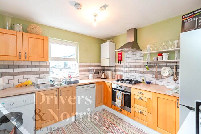 3 Bedroom Apartment To Rent In Holloway Road, Highbury And Islington, Islington, London, N7
