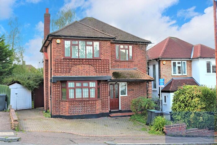 3 Bedroom Detached House For Sale In Dacre Close, Chigwell, Essex, IG7