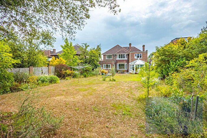 4 Bedroom Detached House For Sale In Chigwell Rise, Chigwell, Essex, IG7