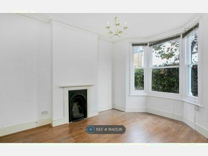 3 Bedroom End Of Terrace House To Rent In Wragby Road, London, E11