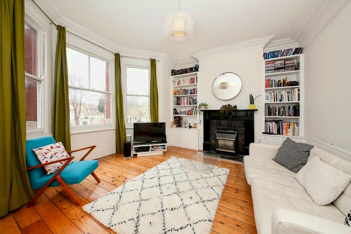 3 Bedroom Flat To Rent In New Cross Road, London, Greater London, SE14