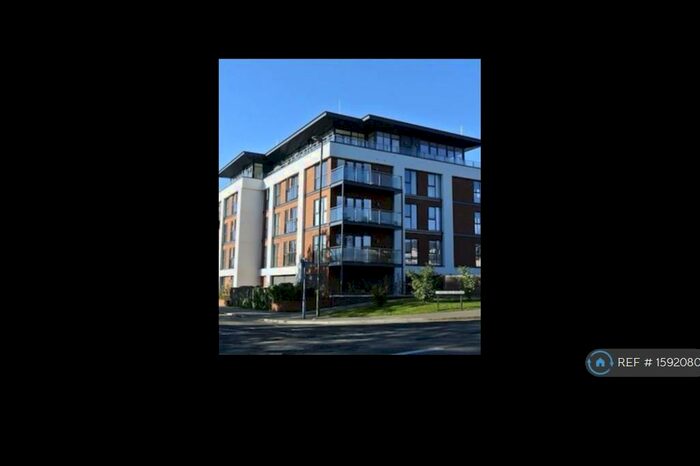 2 Bedroom Flat To Rent In Hazel House, Woking, GU22