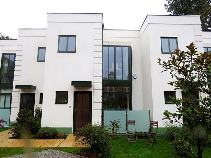 3 Bedroom Property To Rent In Abbey Mansion Mews, London, SE24