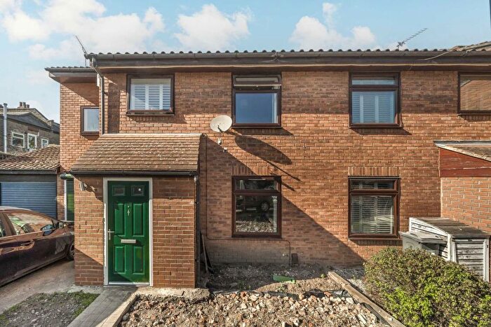 4 Bedroom End Terrace House For Sale In Oliver Close, Chiswick, W4