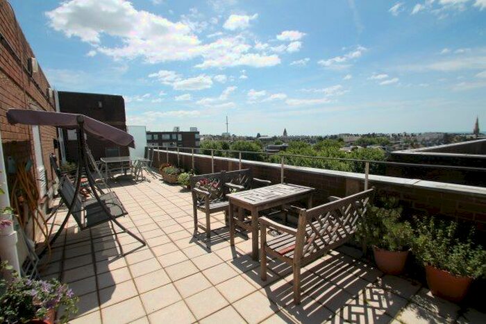 2 Bedroom Flat To Rent In Ashdown, Hove, BN3