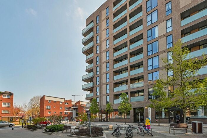 1 Bedroom Flat For Sale In Lighterman Point, Tower Hamlets, London, E14