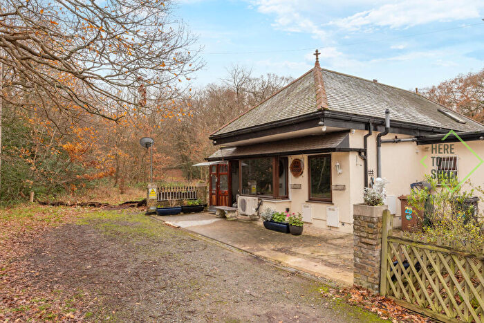 2 Bedroom Bungalow For Sale In Oak Hill, Woodford Green, London, IG8