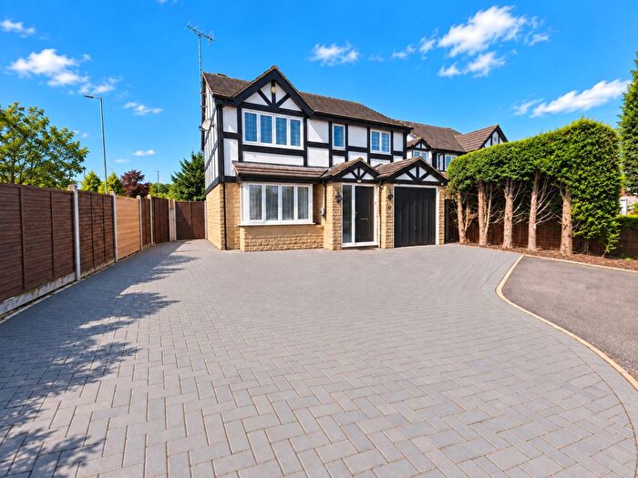 4 Bedroom Detached House For Sale In Burford Close, Luton, Bedfordshire, LU3