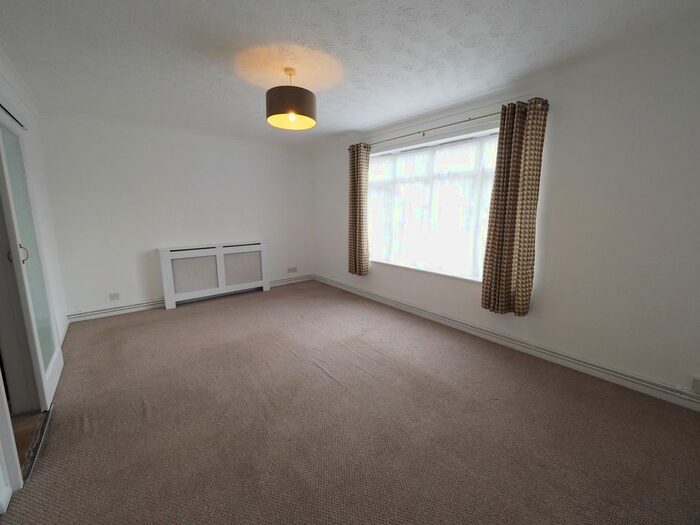 2 Bedroom Maisonette To Rent In Kenilworth Road, Ashford, TW15