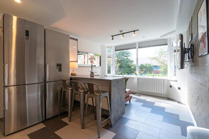 4 Bedroom Apartment To Rent In Eskdale Terrace, Newcastle Upon Tyne, NE2