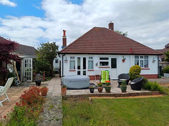 2 Bedroom Detached Bungalow For Sale In Durland Close, New Milton, BH25