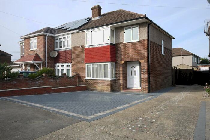 3 Bedroom Semi-Detached House To Rent In Roundmoor Drive, Central Cheshunt, EN8