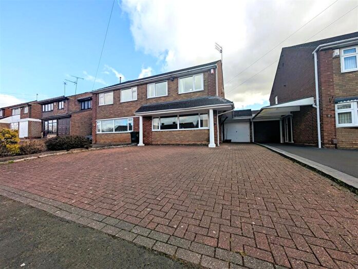 3 Bedroom Semi-Detached House For Sale In Middlefield Avenue, Halesowen, B62
