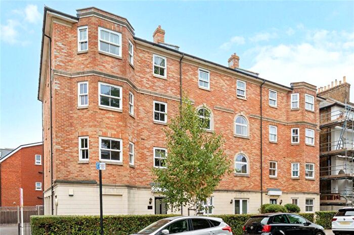 2 Bedroom Apartment For Sale In Martell Road, West Norwood, London, SE21
