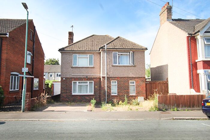 3 Bedroom Detached House For Sale In Strover Street, Gillingham, ME7