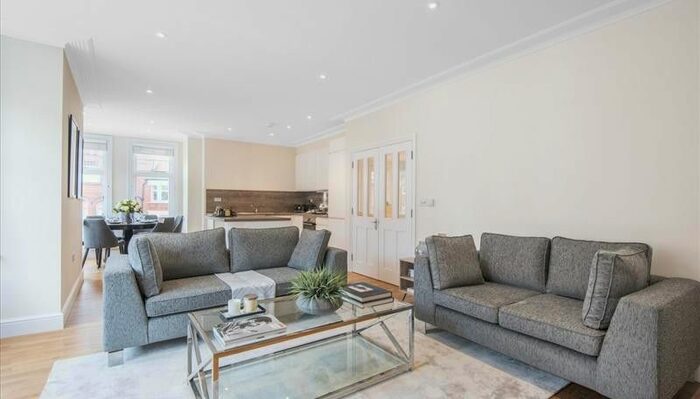3 Bedroom Flat To Rent In Hamlet Gardens, Ravenscourt Park, London, W6