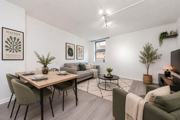2 Bedroom Flat To Rent In Kingsland Green, Dalston, London, E8