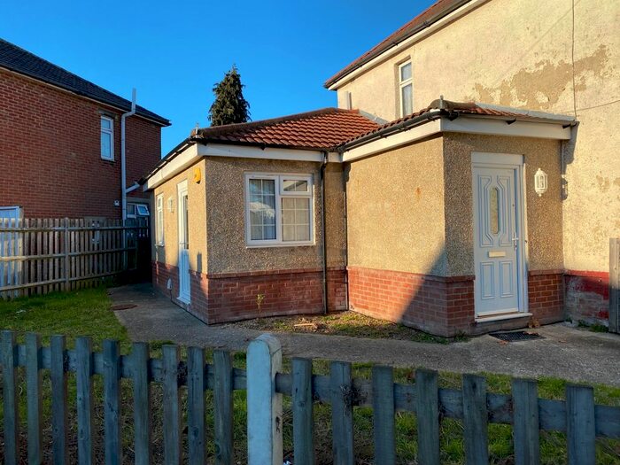 1 Bedroom Flat To Rent In Honeysuckle Road, Southampton SO16