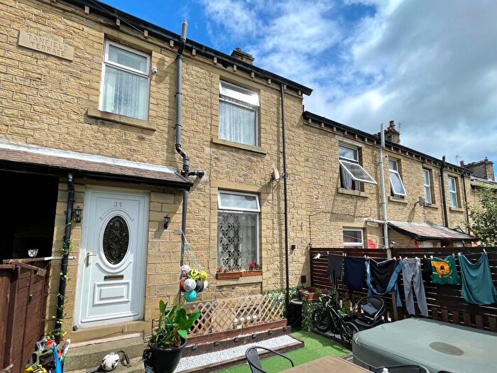3 Bedroom Terraced House For Sale In Tanfield Road, Huddersfield, HD1
